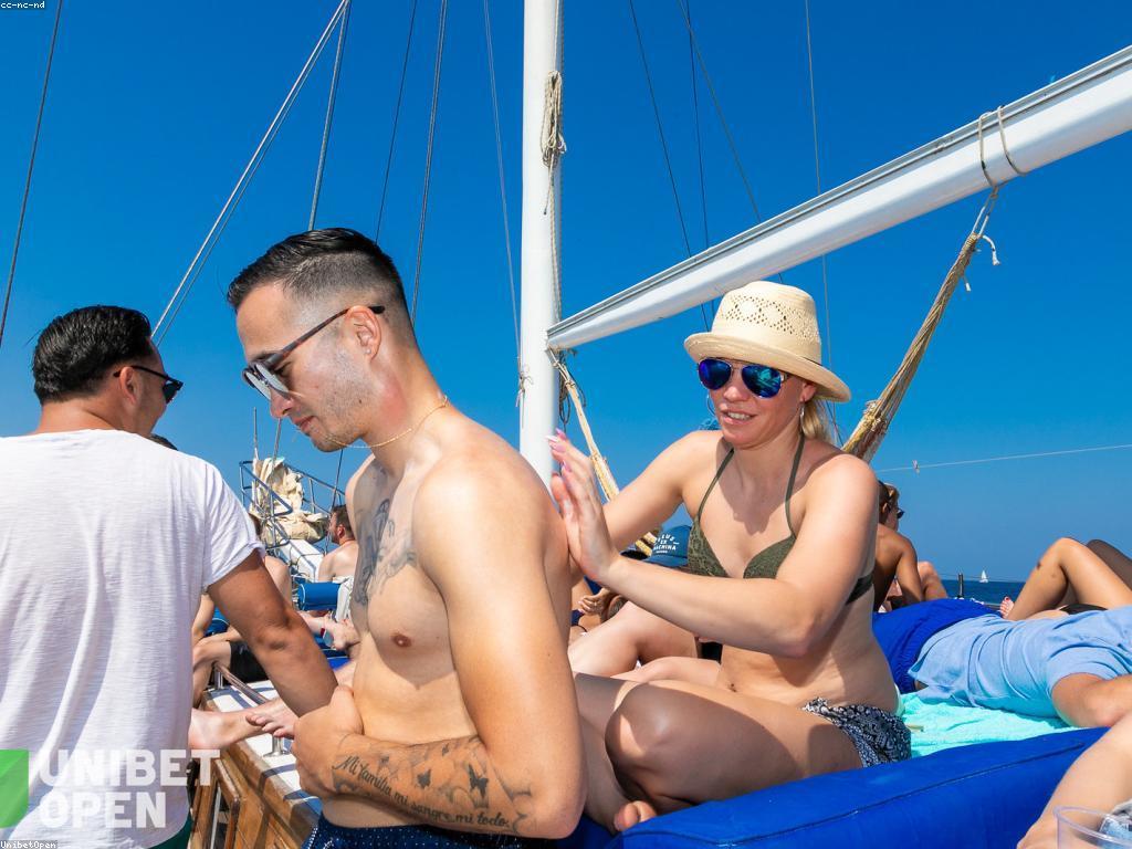 ហ្គេមល្បែងដ៏ល្បី: ការវិវត្តន៍និងការបង្ហាញ